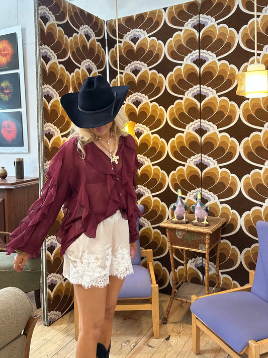 The Hampton Ruffle Top - Maroon